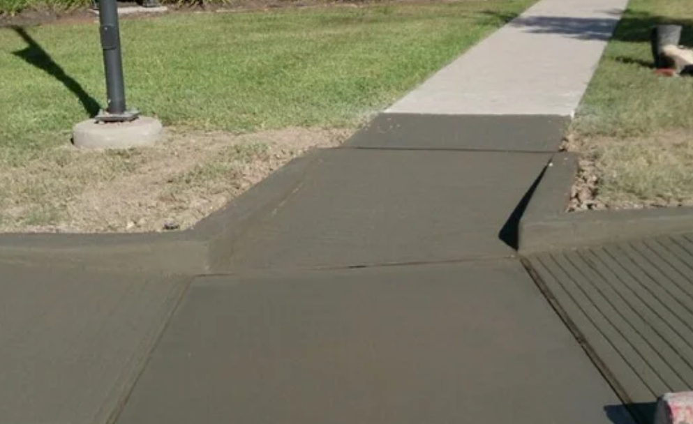 Concrete joint layout and saw-cut planning — crack control (13)